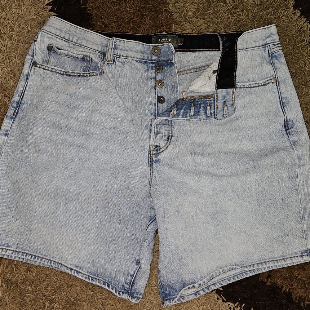 Torrid Light Blue Denim Shorts Sz 16